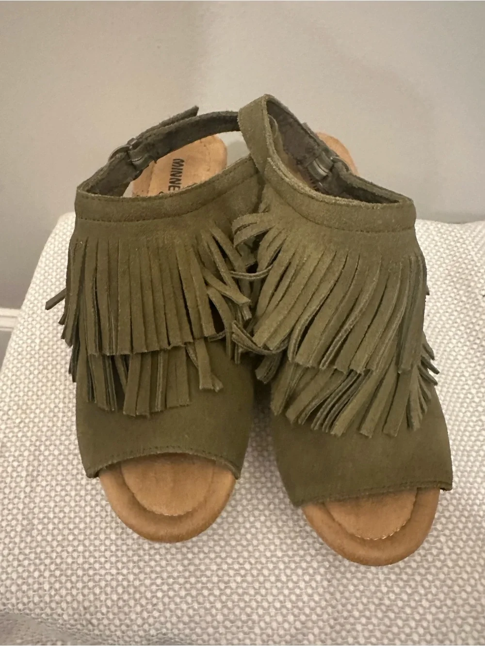 Minnetonka Ashley Olive Green Suede Fringe Espadrille Wedge Sandals 8 Coachella